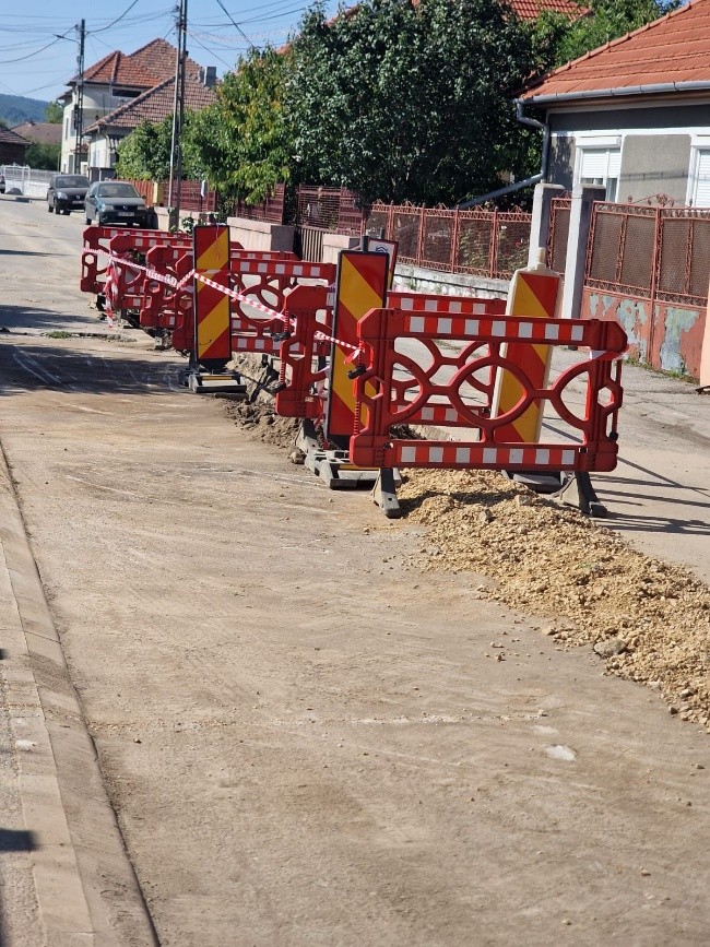 UAT Hațeg – str. I.L. Caragiale – semnalizare lucrări de canalizare